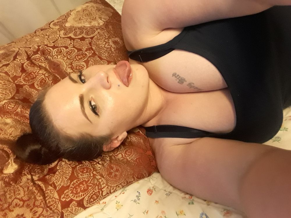 curvychristina88 OnlyFans doing bbw