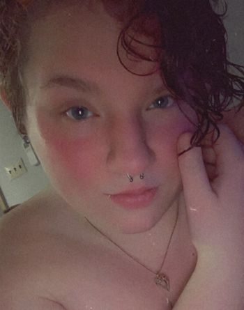 nude curvykat666 doing custom content