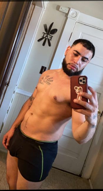 nude daddyberto doing latina selfie