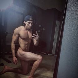 nude damienkylebsb posting model