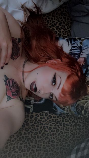 nude damndestcreature2 doing streamer