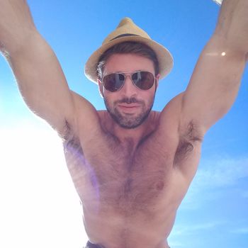 nude dariobeck showing male selfie