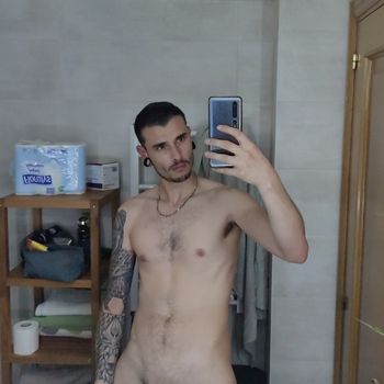 nude davidrexxl showing white selfie