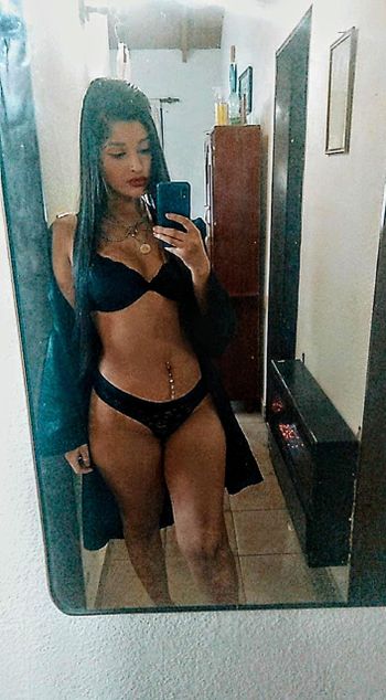 nude denisesantana posting latina selfie