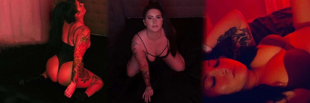 devinebria OnlyFans doing lesbian