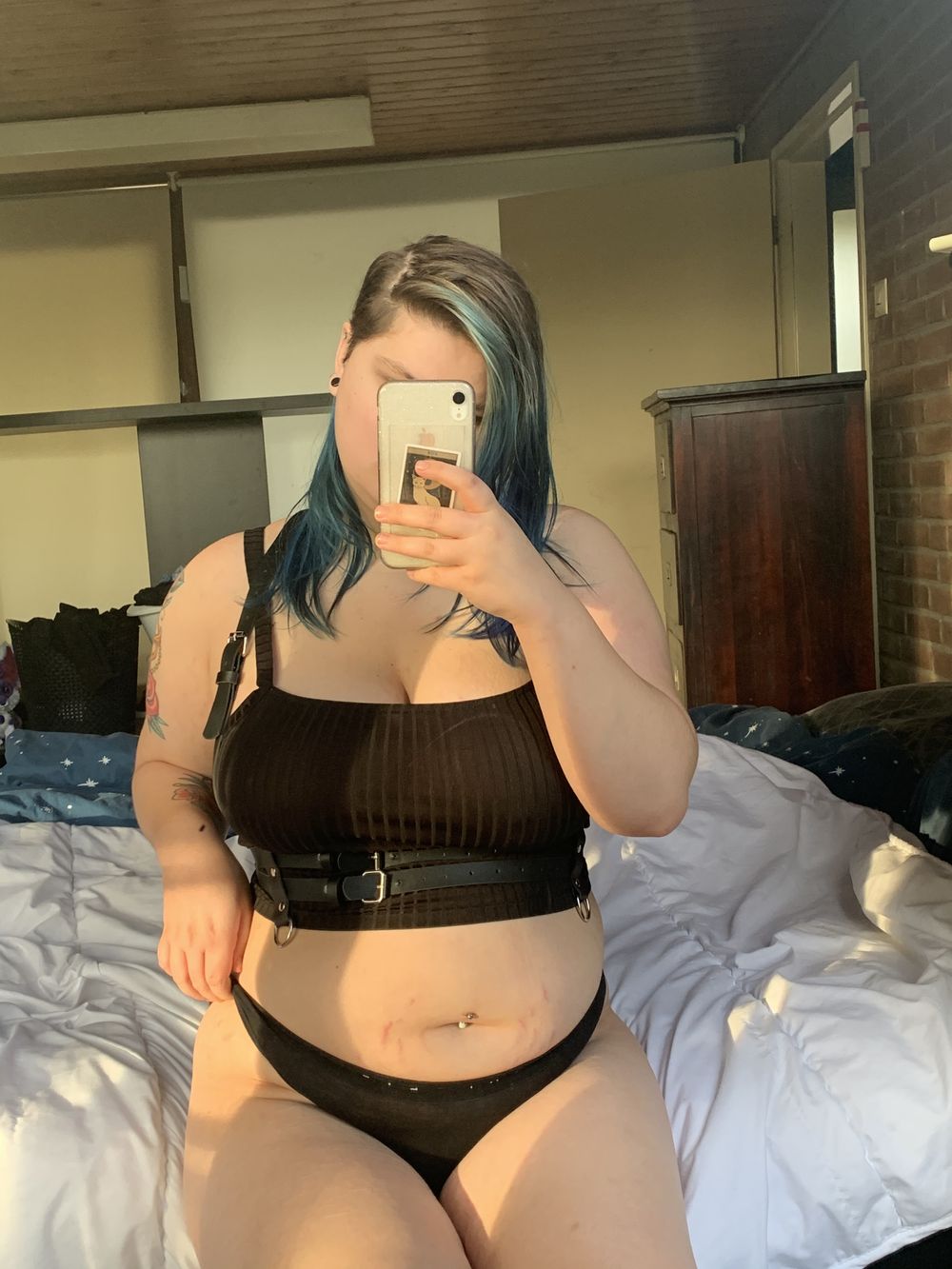 devonyfree OnlyFans showing goth