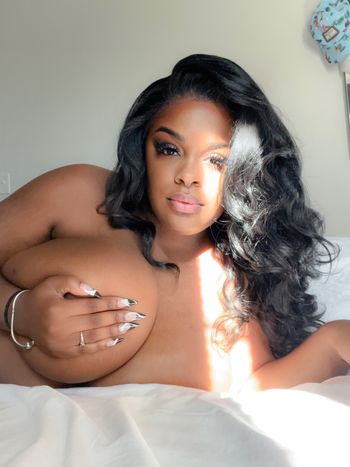 nude dezodbaby posting ebony selfie