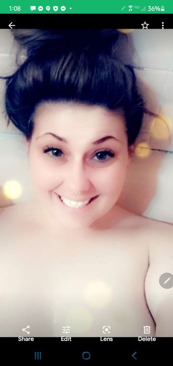 nude diamdonds showing bbw selfie