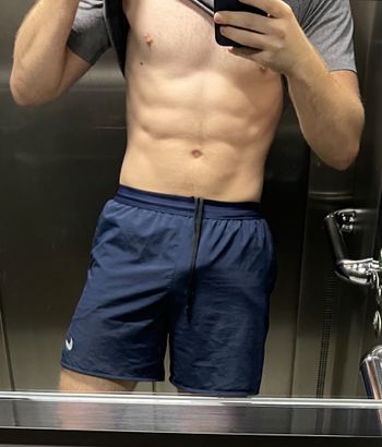 nude discreetjd doing fit selfie