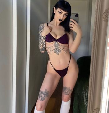 nude dizzyspell doing femdom selfie