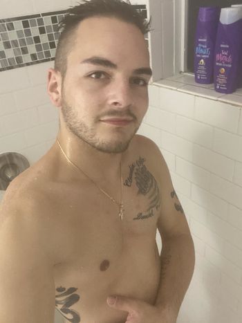 nude dtlion92 showing male selfie