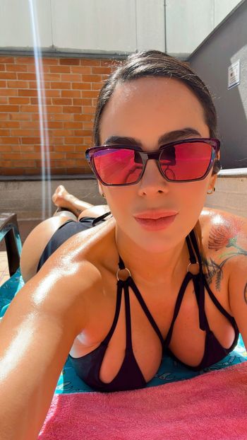 nude dulcepratita posting latina selfie