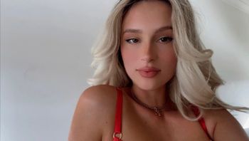 nude easybabyamy doing couple selfie