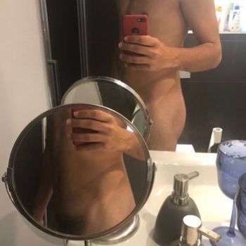 nude eboy_versa doing male selfie