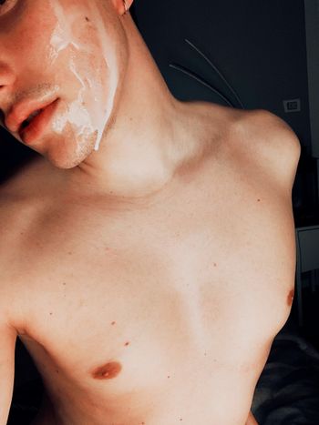 nude eduard99xx posting male selfie