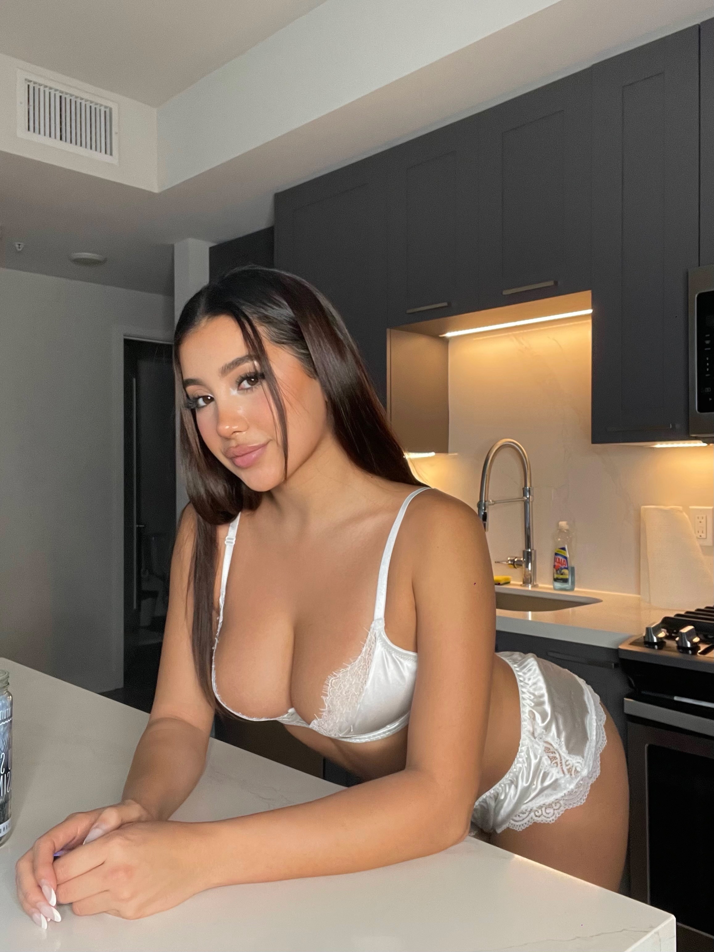 elleroseexo OnlyFans public