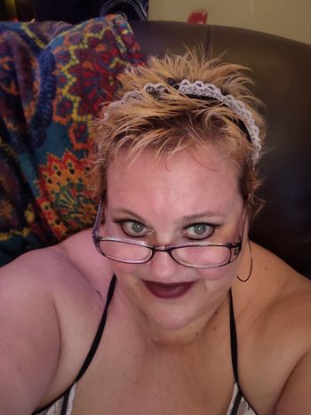 nude emerldeyes68 doing messaging