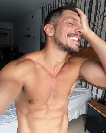 nude emilianoterra posting dominant selfie