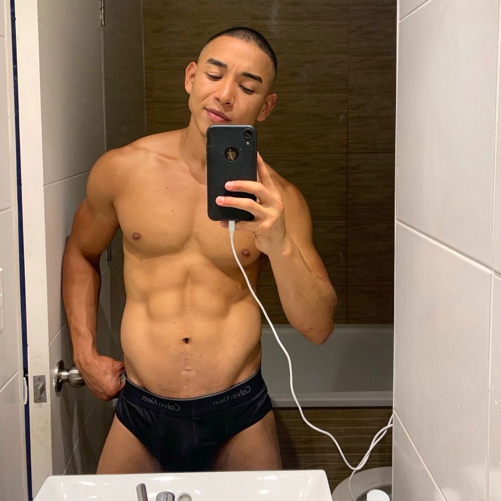 ericcg OnlyFans doing messaging