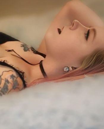 nude erinzilla showing tattoo selfie