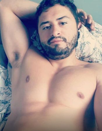 nude euberenga doing male selfie