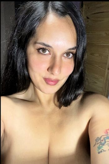 nude fabfane showing messaging selfie