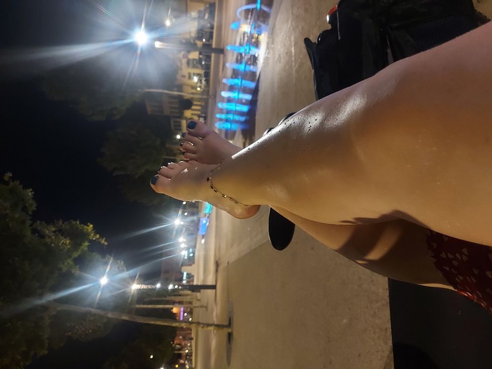 feet.sowhitenana OnlyFans showing asian