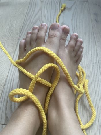 nude feet_tied_up posting latina selfie