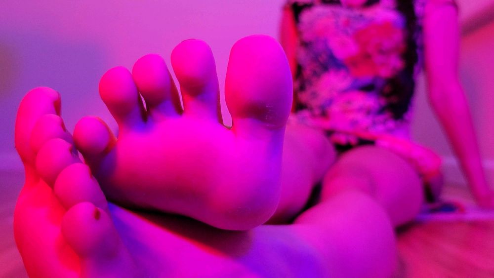 feetnutbutter OnlyFans showing asian