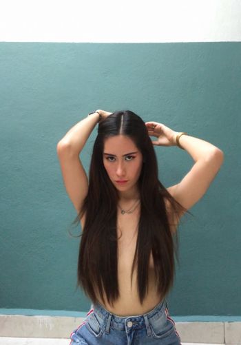 nude fernanda_vela23 doing middle eastern selfie