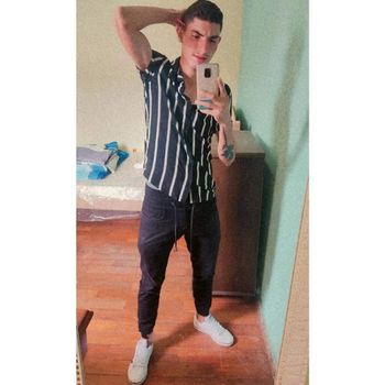 nude filho_belualuin posting male selfie