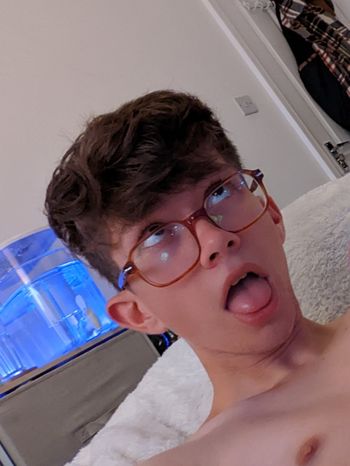 nude flexi.boy123 showing streamer selfie