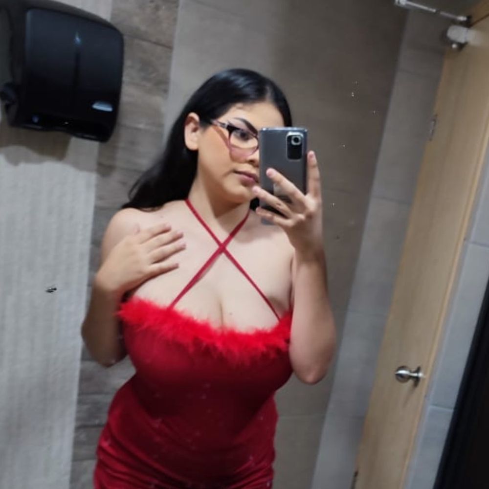 flor.1420 OnlyFans recording costumes