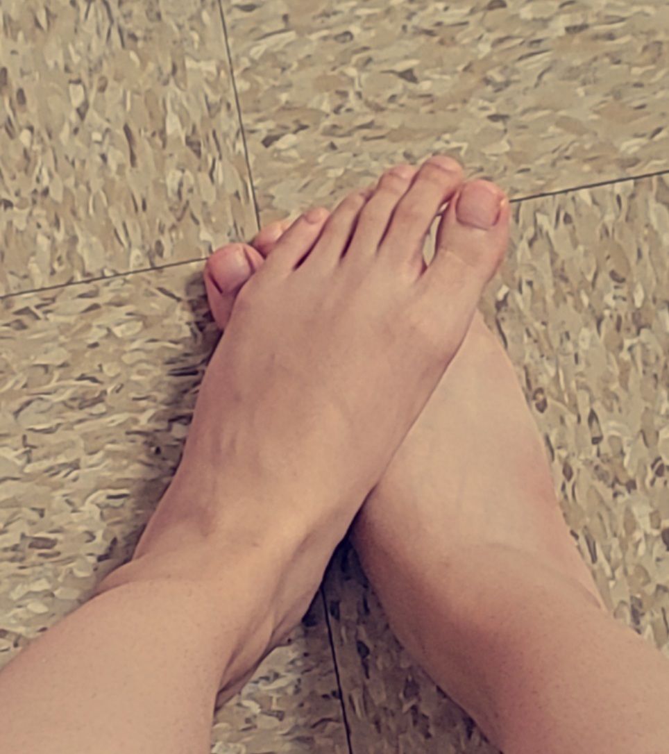 footfetishheaven98 OnlyFans showing fetish