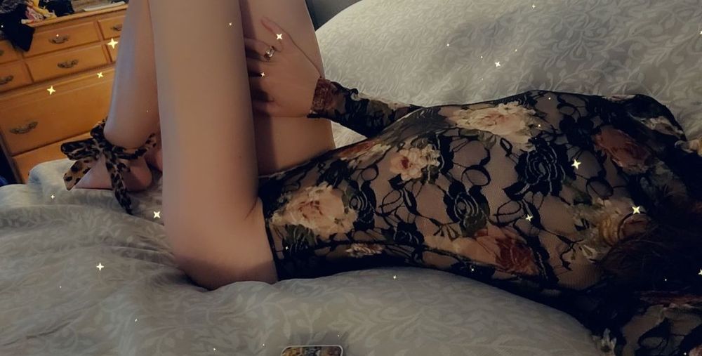 foxxyybabee OnlyFans showing petite