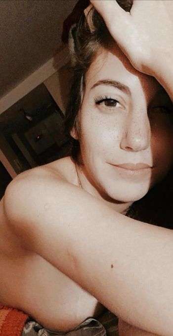 nude foxychiara posting latina selfie