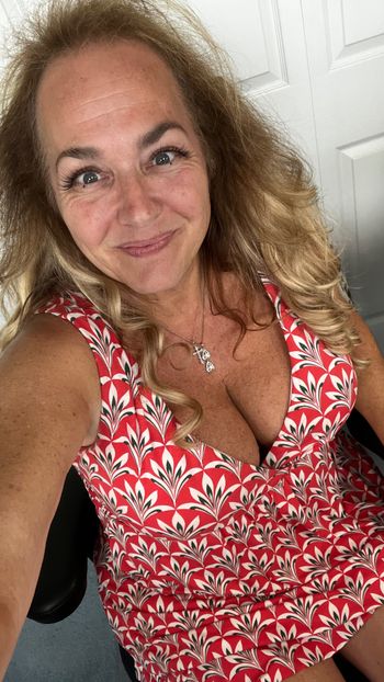 nude freakandy MILF selfie