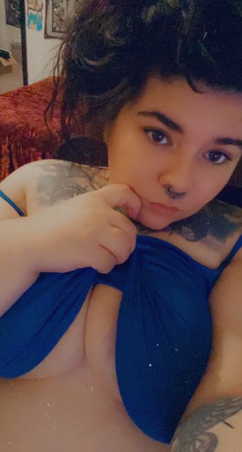 nude freakonabigleash posting latina selfie