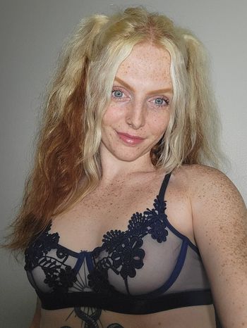 nude freckledxcutie showing nude