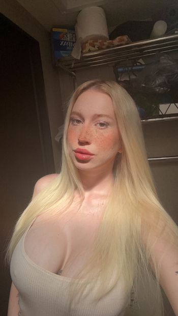 nude freenextdoornova leaking white selfie