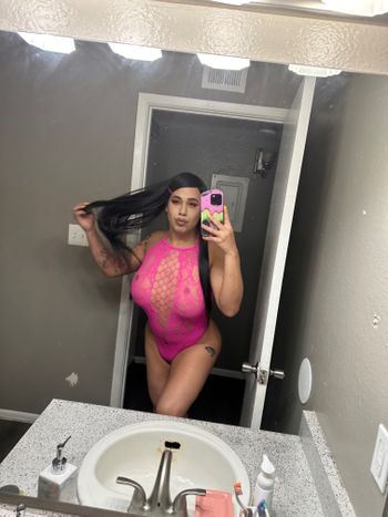 nude gabbithedoll showing latina selfie