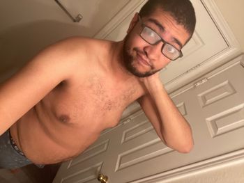 nude gayntall94 showing games selfie