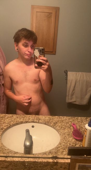 nude gayofsunshine showing exhibitionism selfie