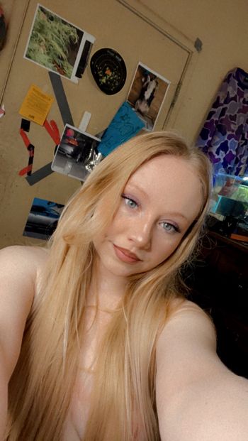 nude gemkayla showing white selfie