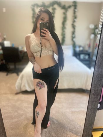 nude gh0sty_ghoul showing costumes selfie