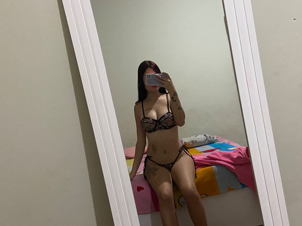 gia_nine OnlyFans showing asian