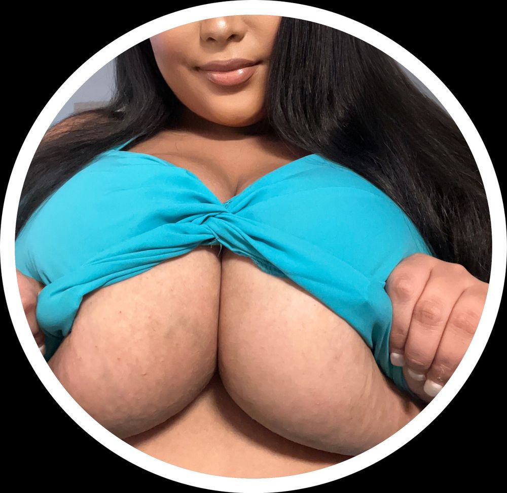 giaunagisselle OnlyFans showing big tits