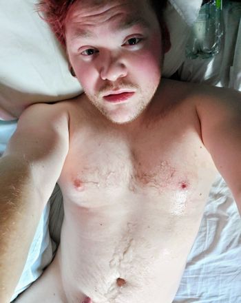 nude gingercubdewey showing male selfie