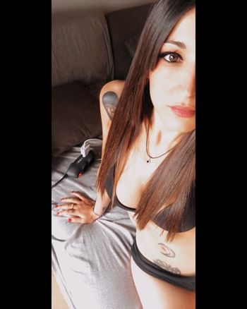 nude giulia_noom showing messaging