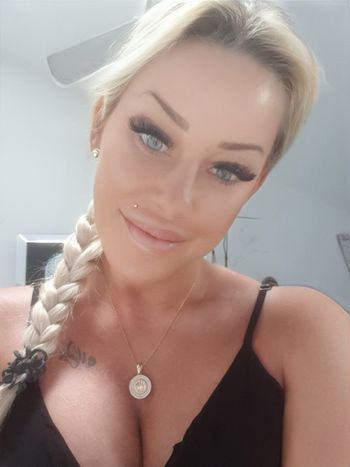 goddess-sarah OnlyFans fetish selfie